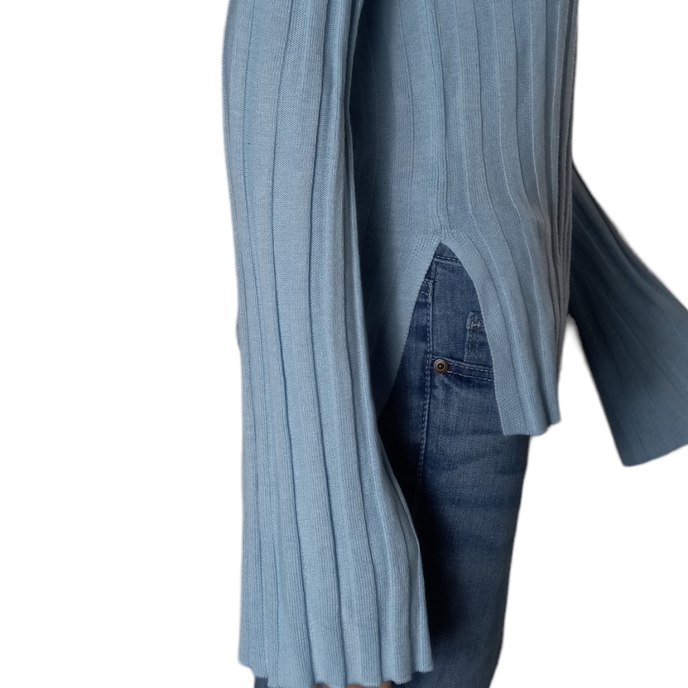 H&M bell sleeved sweater light weight size small all season excellent condition - Picture 6 of 8
